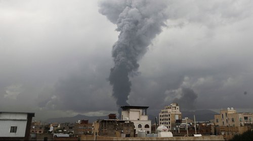Ataque aéreo israelí dirigido a rebeldes hutíes sacude Yemen