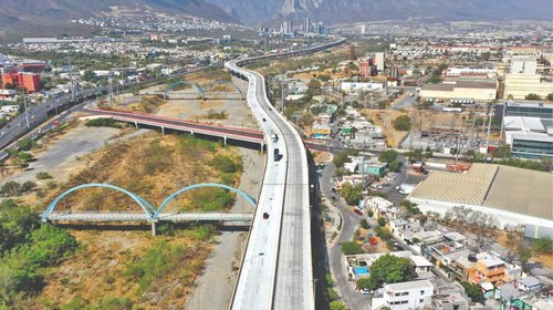 Invade viaducto a la ciudad y sólo beneficia a caseta de cobro