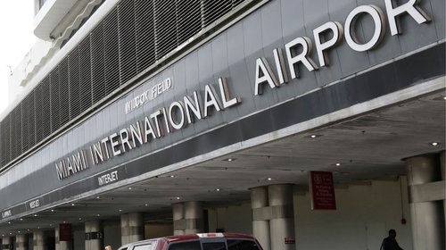 Investigan aterrizaje de emergencia de avión en Miami