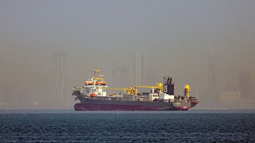 Irán acusa a EUA de actuar como piratas y terroristas en Ormuz