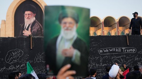 Irán se despide de Jamenei; enfrenta su legado agrias divisiones