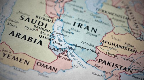Irán autoriza el paso de 20 barcos paquistaníes por Ormuz