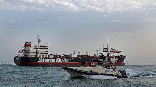 Irán interrumpe tránsito de petroleros por estrecho de Ormuz