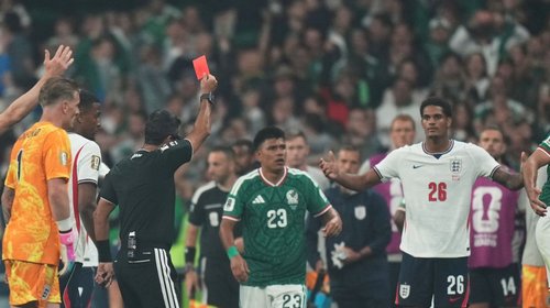 Suspenden dos partidos a Jarell Quansah por expulsión ante México