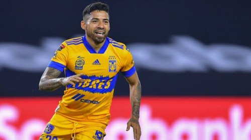 Negocia Tigres futuro de Javier Aquino rumbo al Clausura 2026