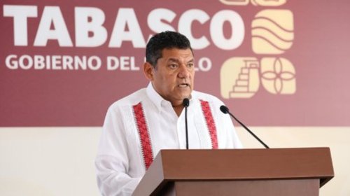 Hospitalizan a gobernador de Tabasco, Javier May