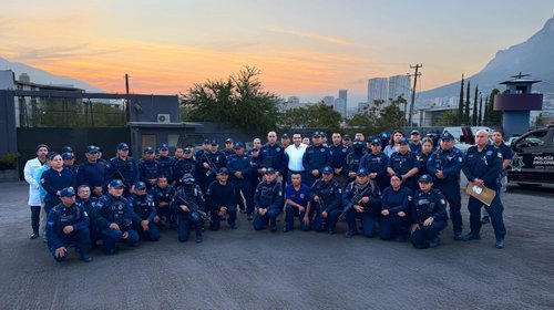 Reconocen a policías que desarman y detienen a hombre