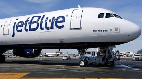 Hospitalizan a pasajeros de JetBlue tras aterrizaje de emergencia