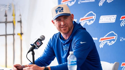 Bills apuestan por Joe Brady como nuevo entrenador en jefe