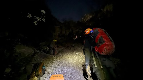 Asisten a joven lesionada tras caída en el Cerro de las Mitras