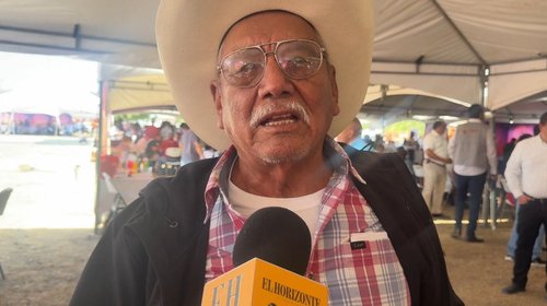 Buscan Don Julián lograr su meta de aprender a leer y escribir