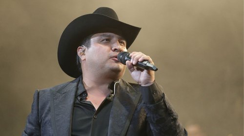 Julión Álvarez debuta en Bogotá con show lleno de invitados