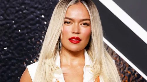 Karol G se disculpa por la polémica de su canción '+57'