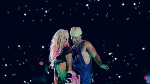 Karol G y Feid arrasan los Latin American Music Awards