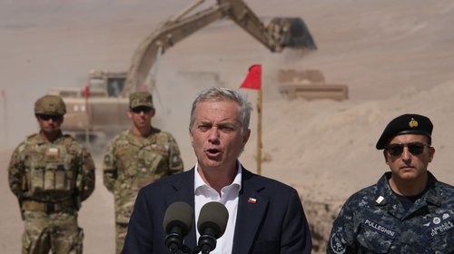 Kast instala zanjas y muros para frenar inmigración en Chile