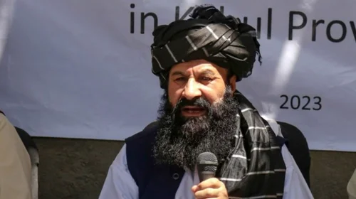 Ministro talibán muere tras un atentado suicida en Kabul