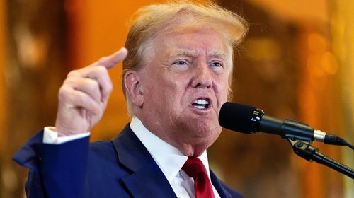 La red social Facebook retira restricciones a Donald Trump