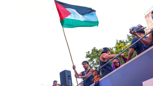 Lamine Yamal desata críticas por agitar la bandera palestina