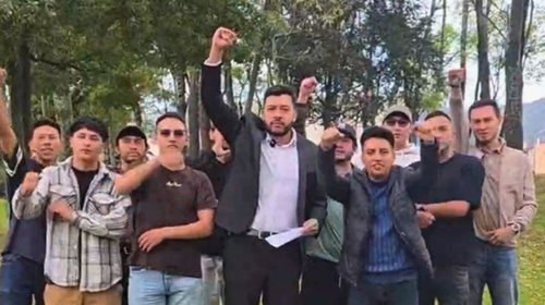 Jóvenes Brayan responden con humor a críticas de Petro