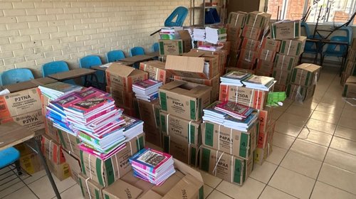 Inicia distribución de libros y útiles en primarias de Coahuila
