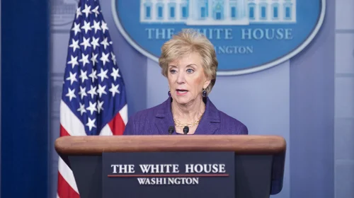 Trump elige a Linda McMahon para secretaria de Educación