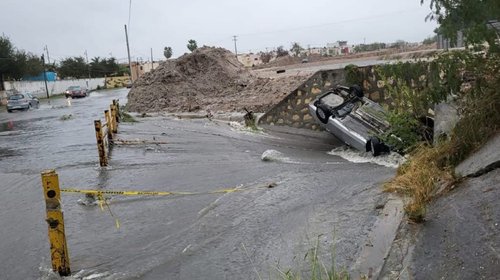 Provoca lluvia encharcamientos y caos vial en Reynosa