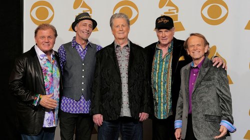 Los Beach Boys recuerdan años de armonía y angustia en documental
