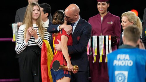 'No voy a dimitir', asegura Rubiales tras polémica por beso