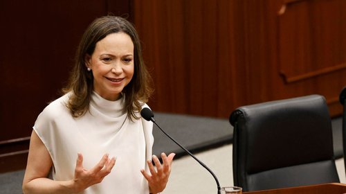 María Corina rechaza pedir protección para regresar a Venezuela