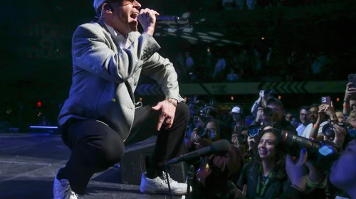 Macklemore cancela concierto como protesta a crisis en Sudán 