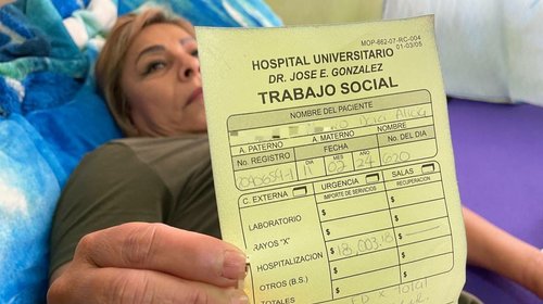 Ayudan a víctima de balacera en Colegio Civil