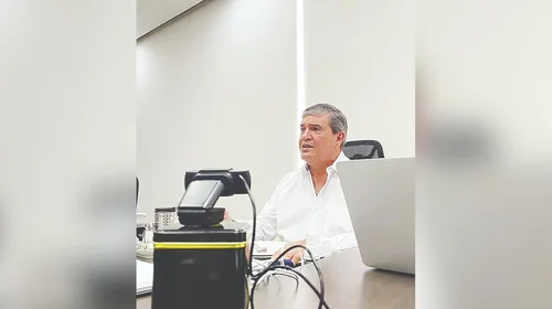 Indigna 'opulencia' de exfuncionario 'Bronco', Manuel González