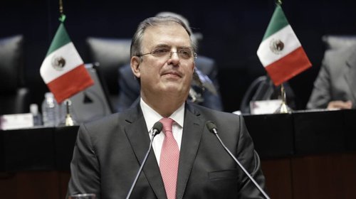 Ebrard seguirá al frente de la Secretaría de Economía: presidenta