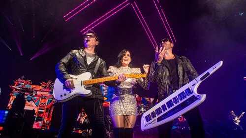 Celebran sus primeros 17 años en los escenarios
