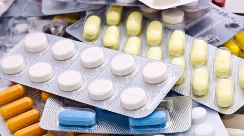 Exhiben a farmacéuticas que incumplieron abasto de medicinas