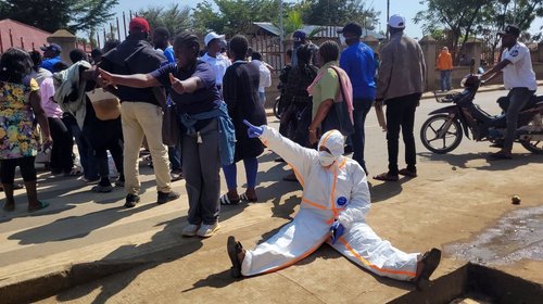 Del Congo supera 1,800 muertes por ébola; sector salud protesta