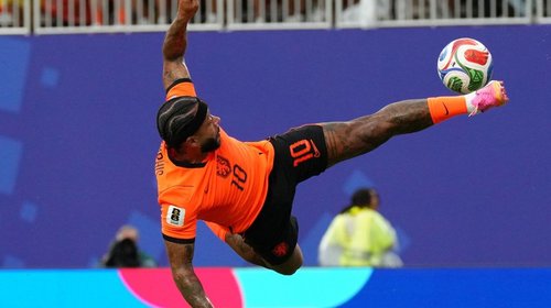 Corinthians renueva a Memphis Depay tras amenazas a directiva