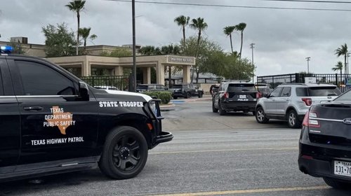 Capturan a menor por amagar con tiroteo en secundaria de Texas