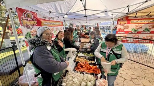 Sigue vigente mercadito a peso ante alza en la canasta básica