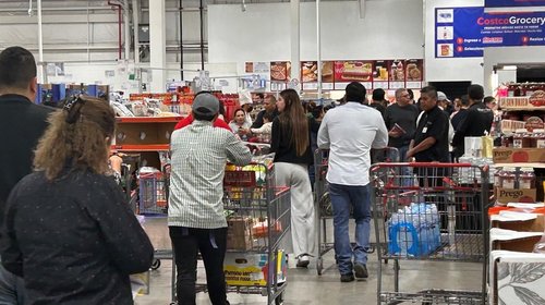 Abarrotan supermercados en compras de última hora para nochebuena