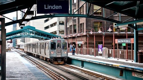 Amenaza Trump con retirar fondos a Chicago tras ataque en metro