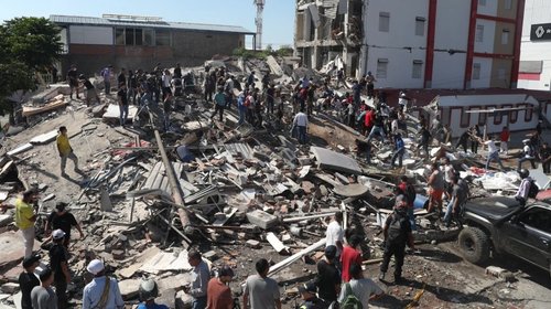 Mueren dos mexicanos tras terremoto de 7.4 en Colombia