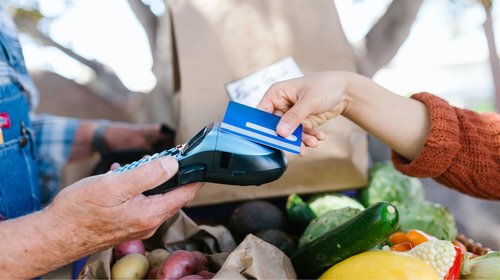 Mexicanos practicamente ahora viven del 'tarjetazo'