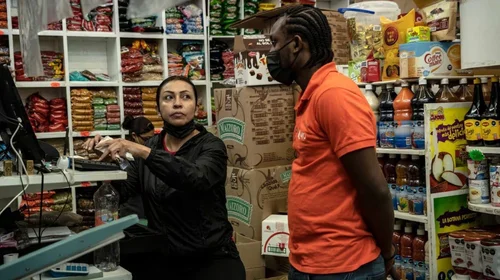 Darán pequeños comercios de NL empleo a migrantes