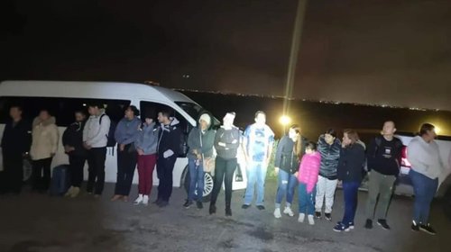 Abandonan a 30 migrantes en fraccionamiento de Tijuana