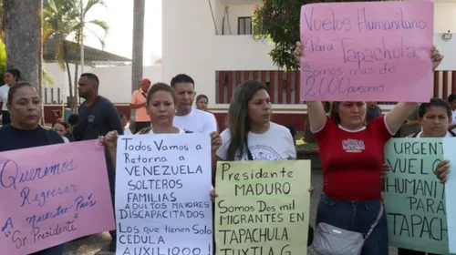 Venezolanos varados en Chiapas piden vuelos humanitarios