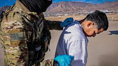 EUA envía a más de 100 migrantes venezolanos a Guantánamo
