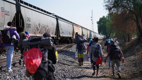 Migrantes pagan amparos para llegar a frontera norte de México