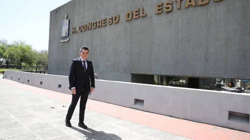 Donará Miguel Flores su sueldo a Bomberos de Nuevo León