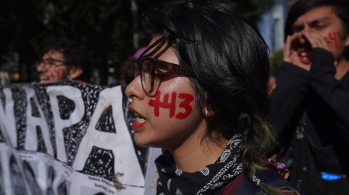 Miles marchan en CDMX por aniversario de caso Ayotzinapa